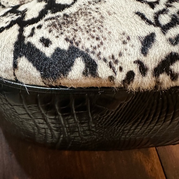 Authentic Brahmin Black\White Shoulder Bag Leather & Fur - Picture 11 of 12